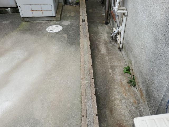 隣家の駐車場　清掃2